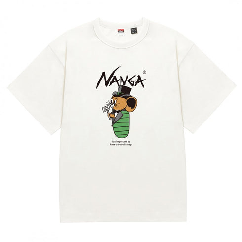NANGA×Jerry Ukai ECO HYBRID Sleeping Jerry Marquez TEE